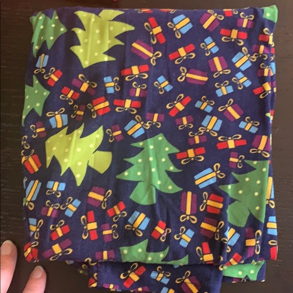 Lularoe Christmas leggings bundle - Picture 3 of 5